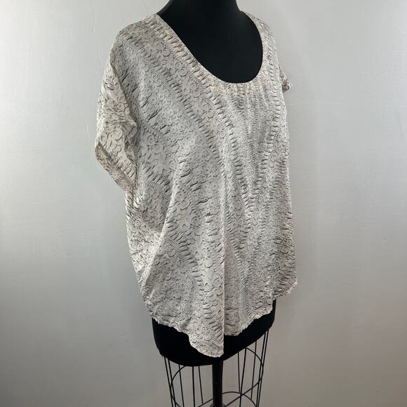 CABI Silk Dolman Sleeve Top Gray White Printed Scoop Neck Pullover Size L Large - Picture 3 of 8